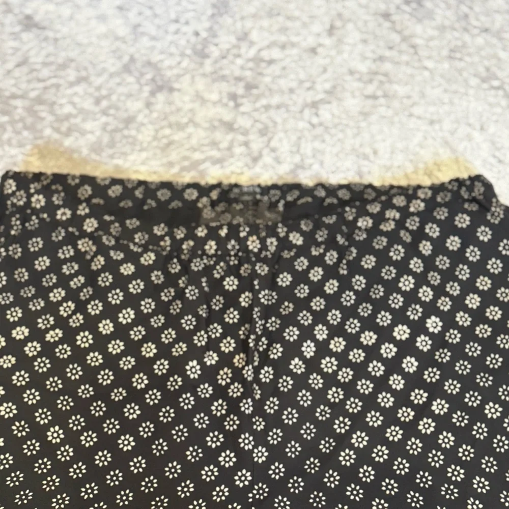 🖤 Black & Ivory Printed Wide-Leg Pants – Boho Border Print (Size L) - Picture 2 of 5